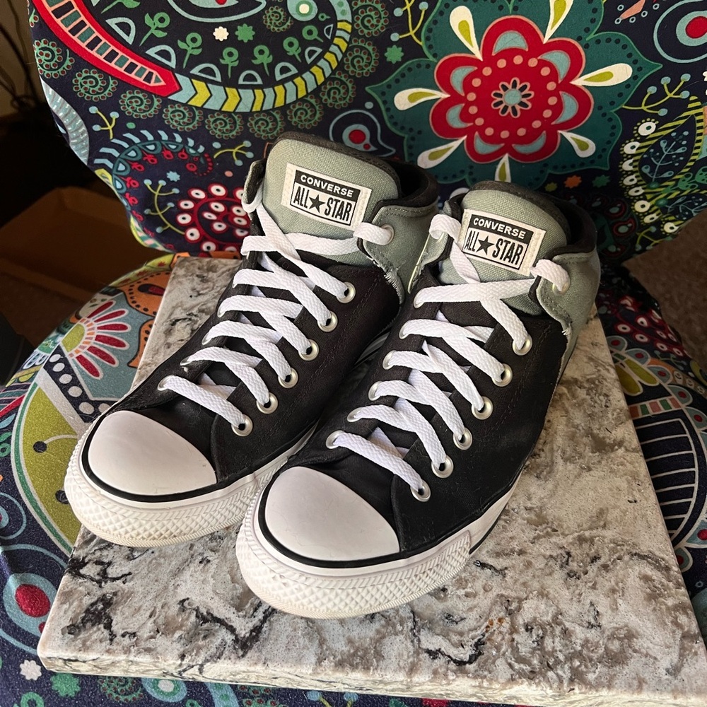 Women’s Converse, Chuck Taylor, All-Star Madison, mid top sneakers, size 10